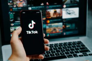Инфлуенсерите поднесоа тужба против забраната: „Живееме од TikTok“