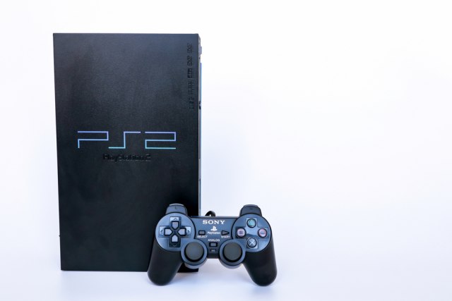 Ако сè уште имате PlayStation 2, сега можете да користите безжичен контролер на него