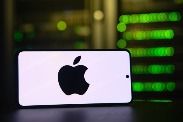 Apple се „наостри“: Доаѓаат iPhone и iPad на преклопување