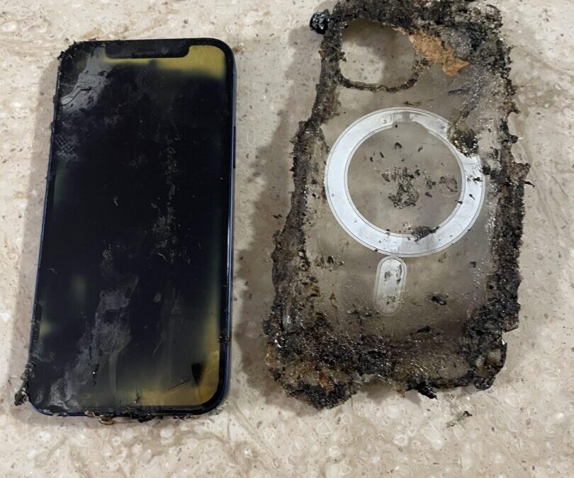 Неверојатно: iPhone изгорен на клада, продолжи да работи