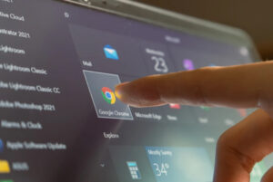 Microsoft го блокира Google Chrome