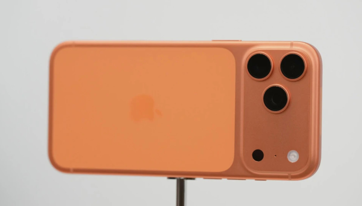 (ФОТО) iPhone повторно поставува трендови: Портокаловата боја доаѓа и на Андроидите