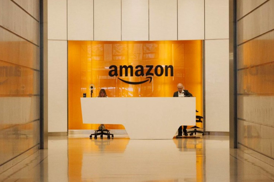 Амазон отпушта десетици илјади работници: причината е вештачката интелигенција