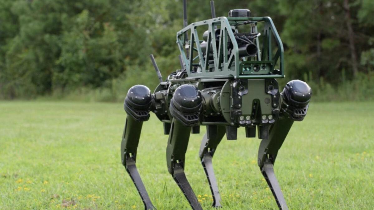 ФОТО: Роботите се подготвени за војна