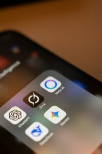 Внимание: ChatGPT и Grok им понудија вируси на корисниците