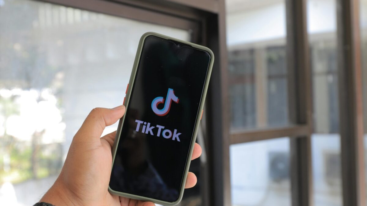 TikTok постигна договор, останува во САД