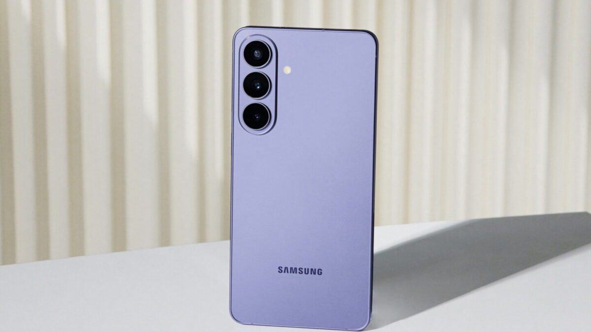 Galaxy S26 и S26+ го носат совршениот баланс за „Pro“ изглед