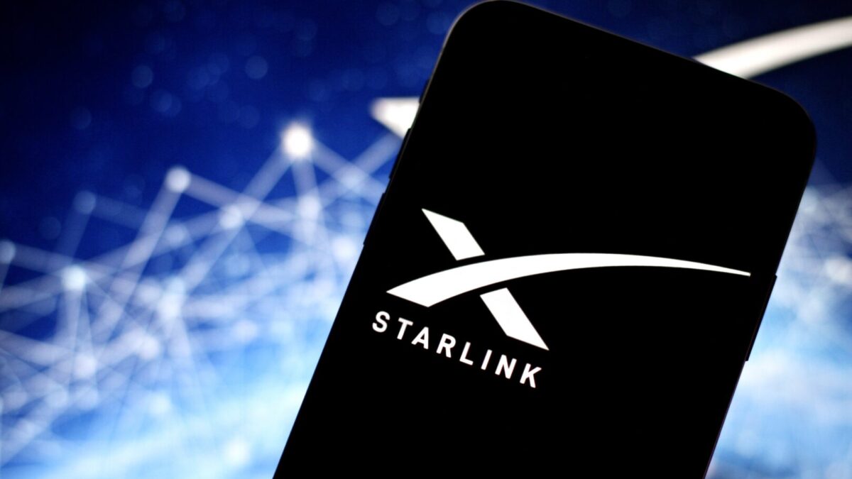 Вселенски iPhone? Маск планира Starlink телефон