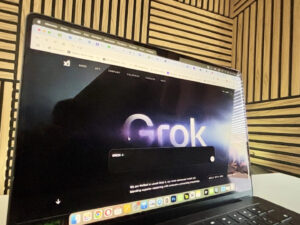 Маск попушти под притисокот: Еве како да му забраните на Grok да ги „користи“ вашите фотографии