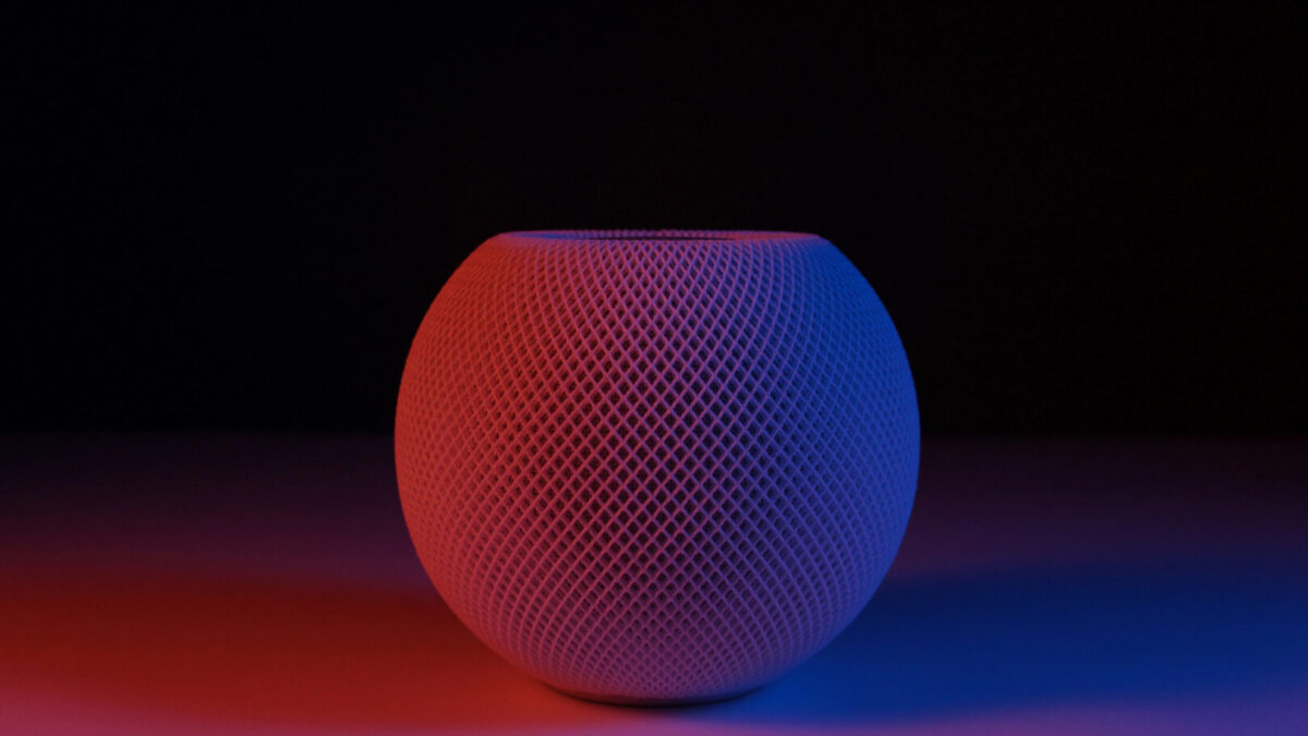 Apple во проблеми: Новите уреди се подготвени, но Siri ги „држи како заложници“