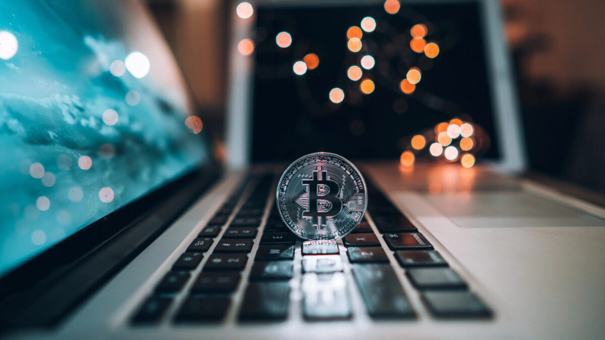 По грешка подариле милиони: Објавија крипто-лозинката во соопштение за медиуми