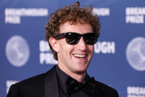 (Видео) Марк Цукерберг исвиркан