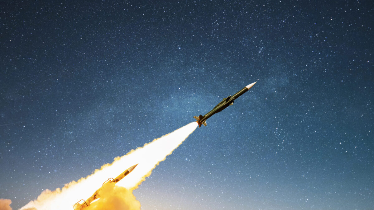 (ВИДЕО) Ова менува сè: Започна масовното производство на дрон што „размислува“ побрзо од човекот