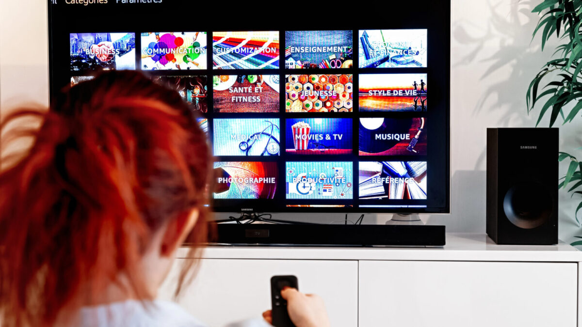 Европските TV гиганти ги нападнаа Google и Amazon: „Сакаат да ни ги украдат гледачите!“