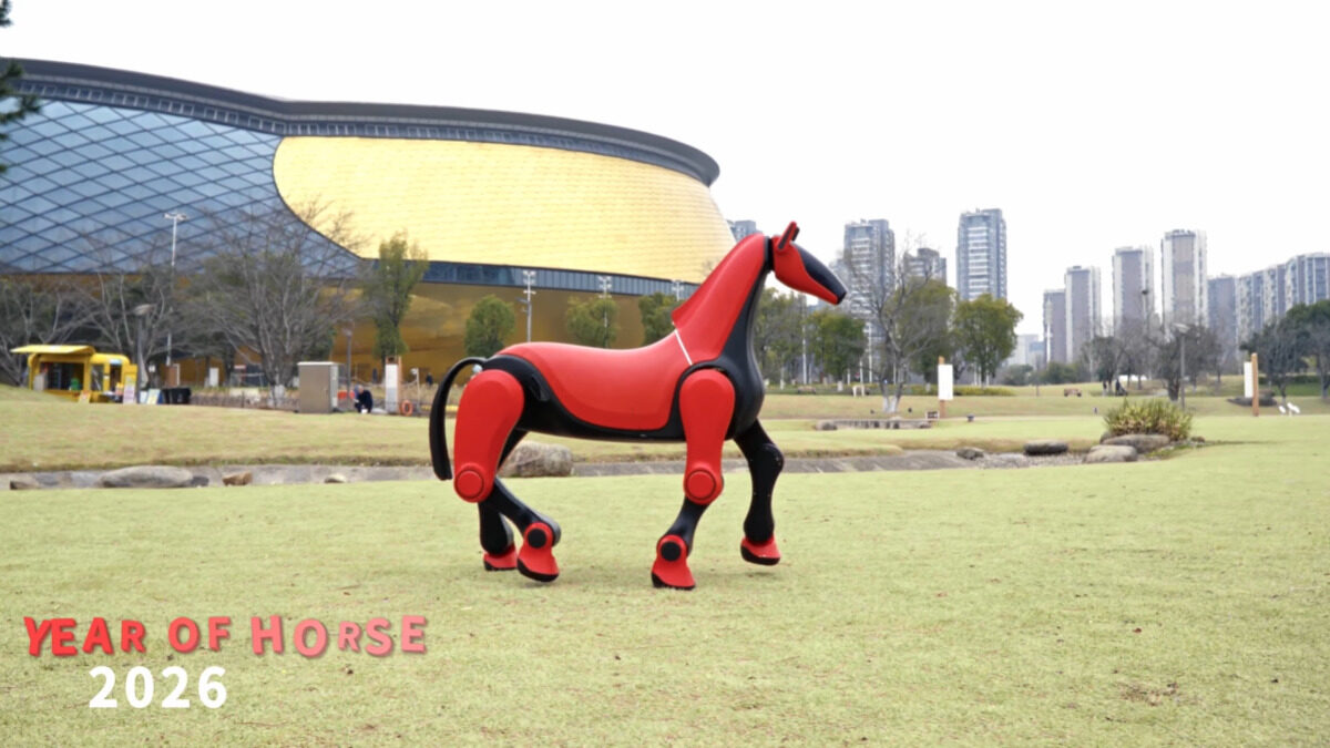 ВИДЕО: Коњ што јаде електрична енергија наместо коцка шеќер