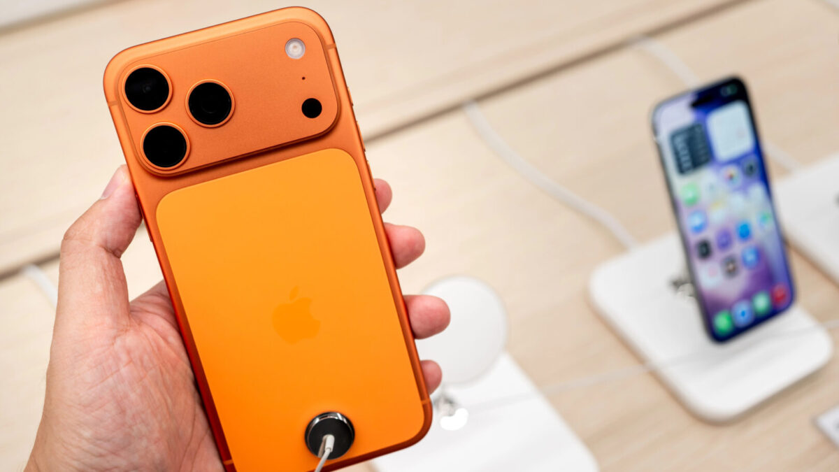 ВИДЕО: Како Кинезите го поправаат iPhone 17 Pro Max