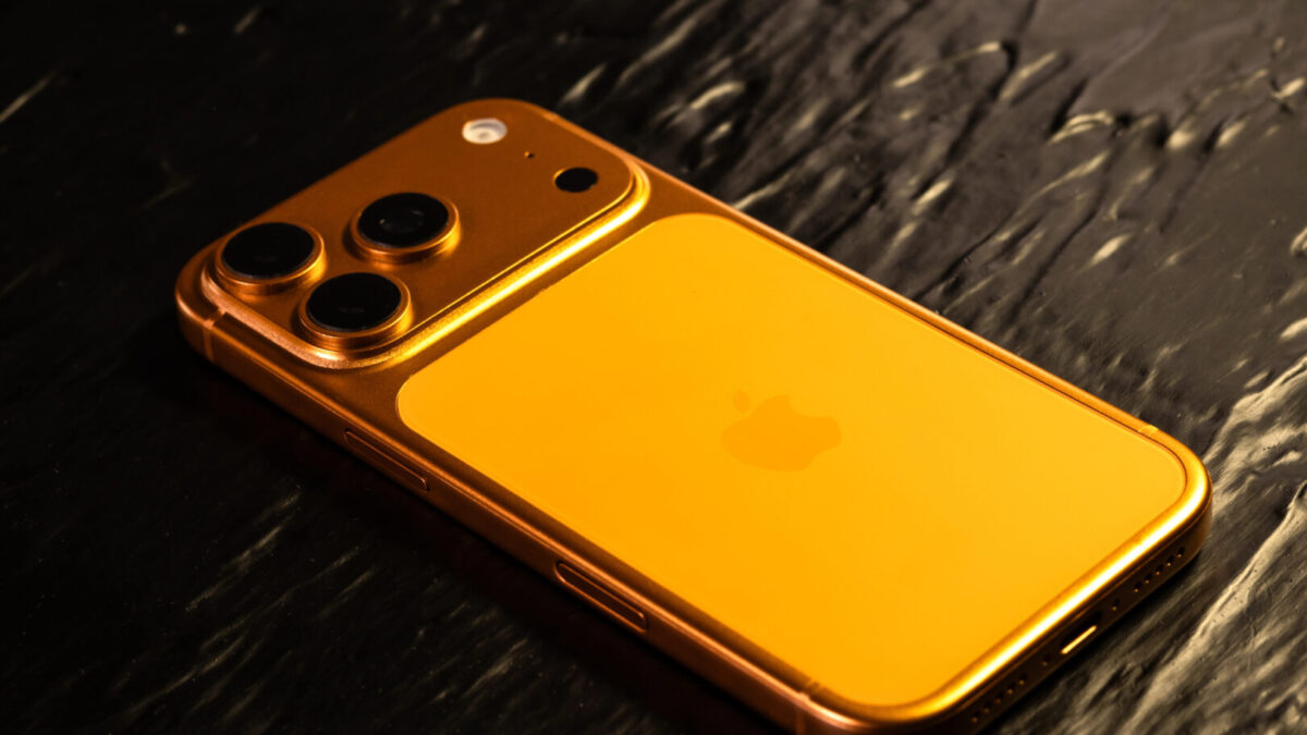 iPhone Fold доаѓа во 2026 година: Дали „невидливиот“ екран ќе ја уништи конкуренцијата?