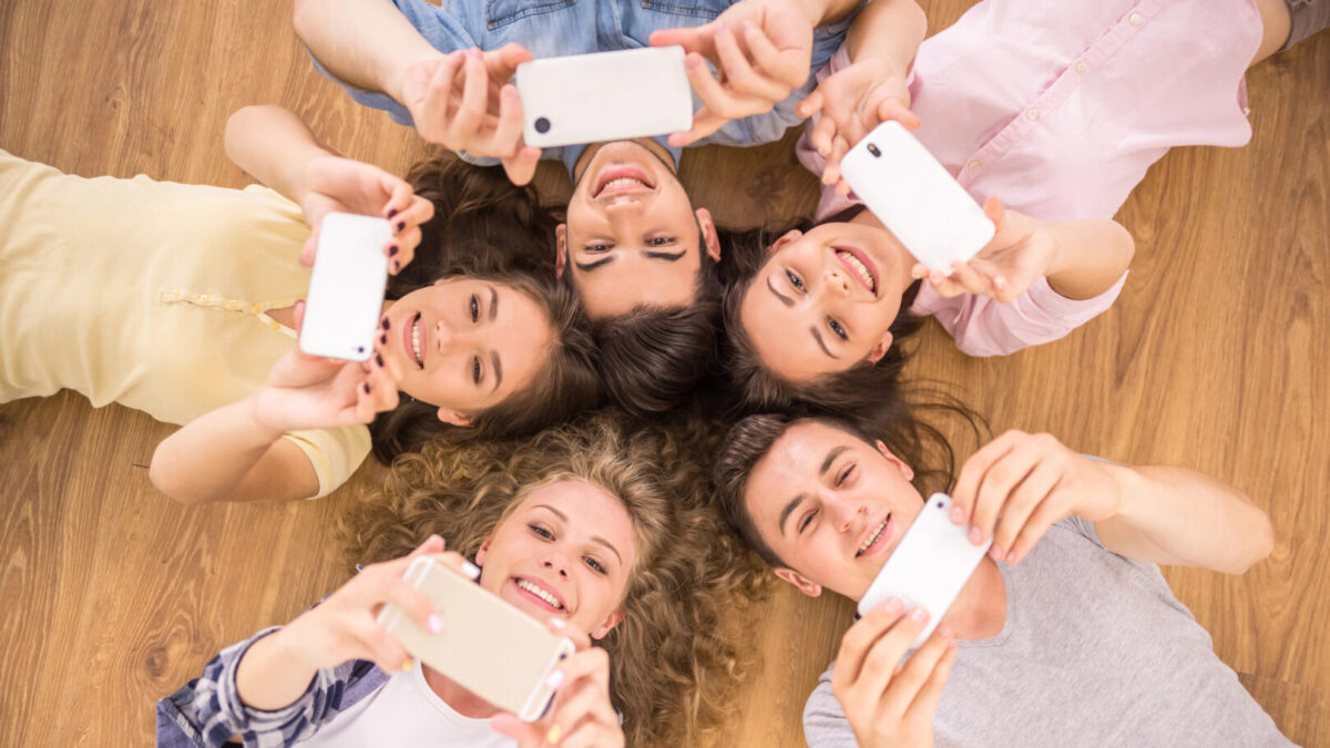 ЕУ воведува апликација што сè менува: Како отсега ќе се проверува возраста преку интернет?