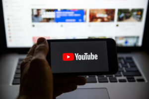YouTube вели да му верувате нему, а не на вашите очи