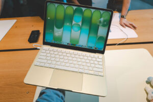 Apple во проблеми поради сопствениот успех: „Не го предвидовме ова, залихите се празни“