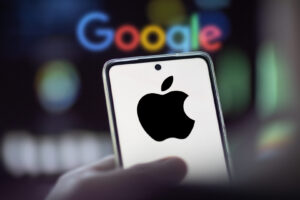 Apple застана до Google: „Ова е опасно за корисниците“