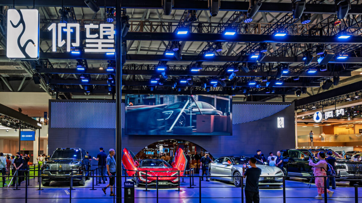 САД ги додадоа Alibaba и BYD на листата компании поврзани со кинеската војска