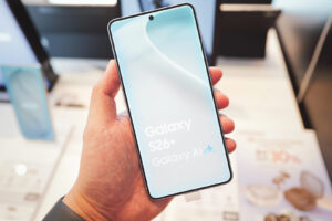 Телефоните се купуваат помалку, Samsung се врати на шампионската позиција