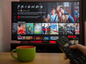 Netflix подготвува нова блокада: Секоја сметка во куќата ќе мора да има своја е-пошта?