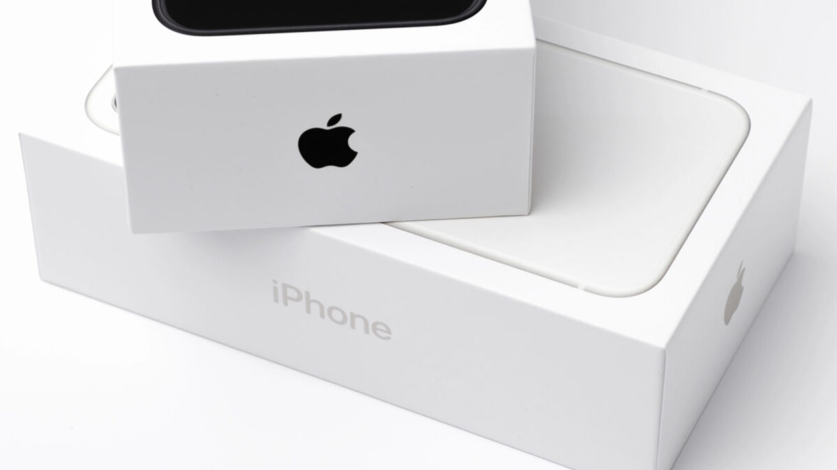 (ВИДЕО) Apple подготвува револуција: Сè што знаеме за моделот на преклоп iPhone Ultra