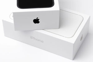 (ВИДЕО) Apple подготвува револуција: Сè што знаеме за моделот на преклоп iPhone Ultra