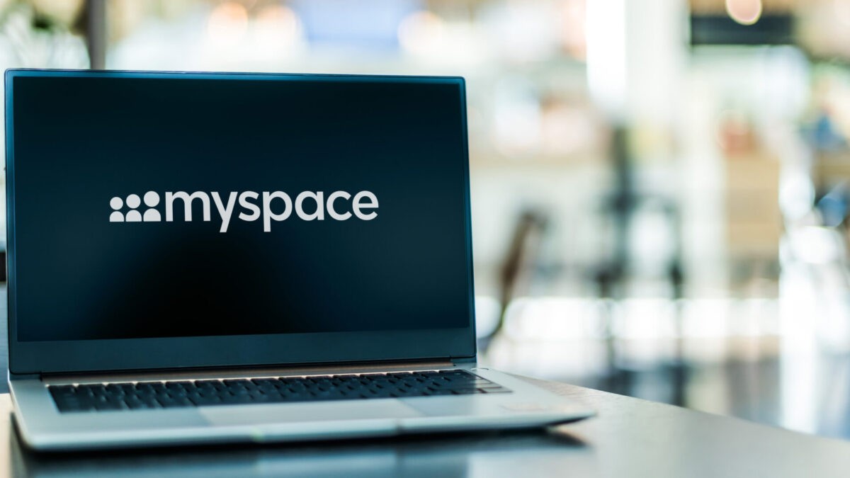 Дали Myspace се враќа? Носталгијата и заморот од алгоритми му даваат нова шанса