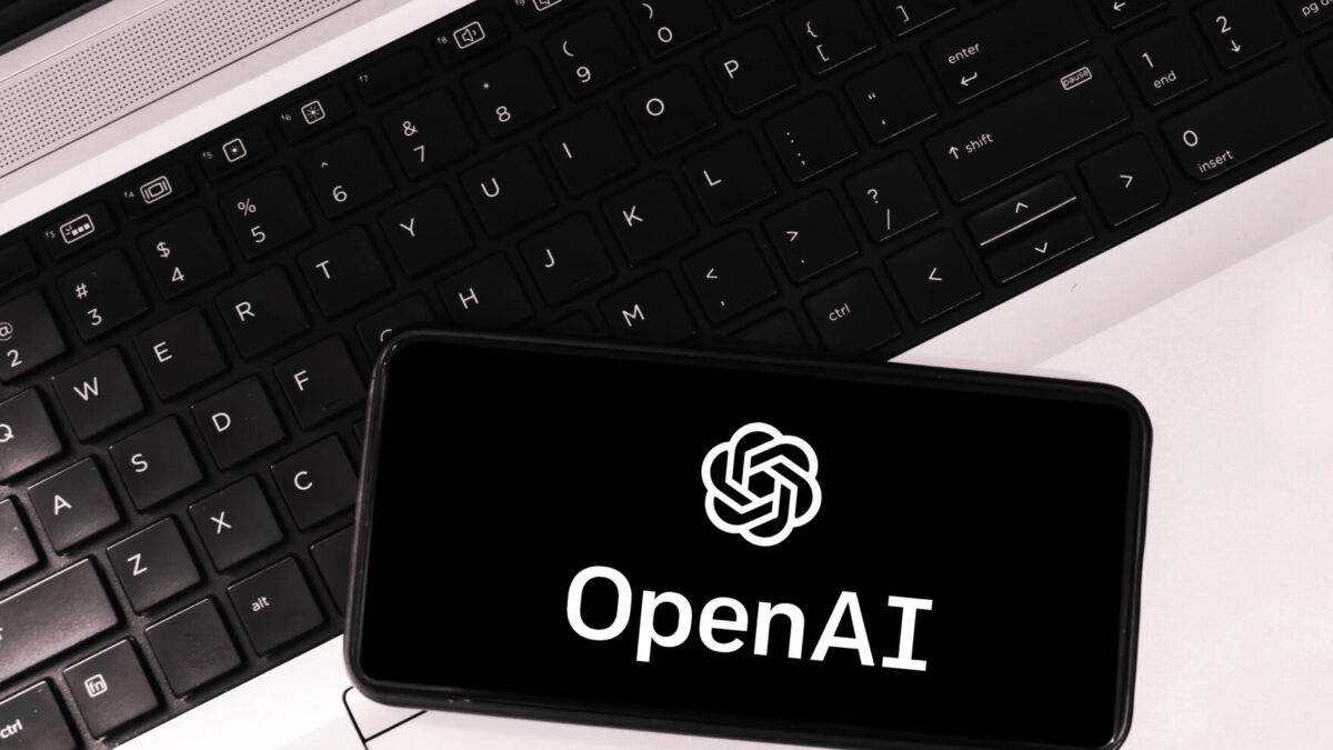 OpenAI ја запре новата вештачка интелигенција: Дали е премногу моќна и опасна?