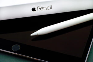 Стив Џобс би се превртел во гроб: Дали Apple подготвува нешто незамисливо?