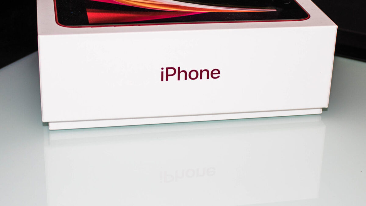 (ВИДЕО) Протече снимка: Ова се новите бои за iPhone 18 Pro и Pro Max