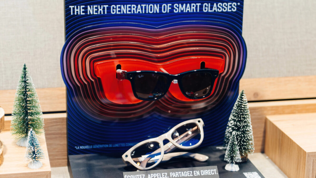Meta претстави паметни очила без камери: тие сепак можат да снимаат звук