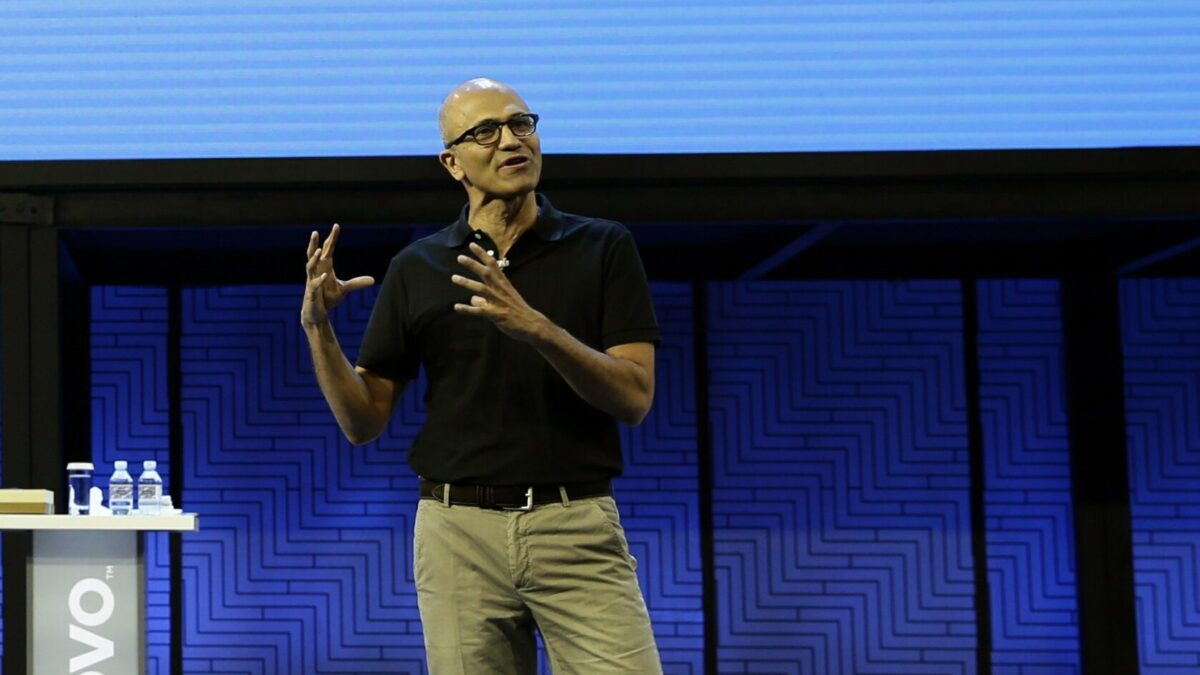 Шефот на Microsoft предупредува: „Суперинтелигенцијата мора да биде под човечка контрола!“
