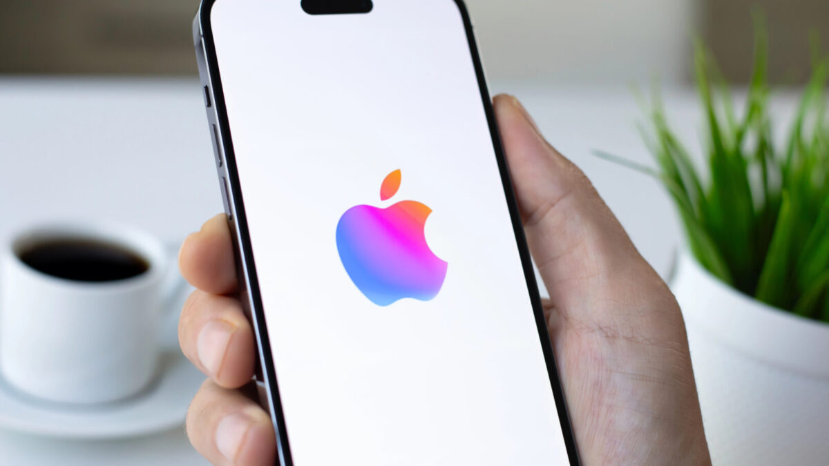 Поранешен вработен премина од OpenAI во Apple, при што со себе зеде 100 тајни фајлови