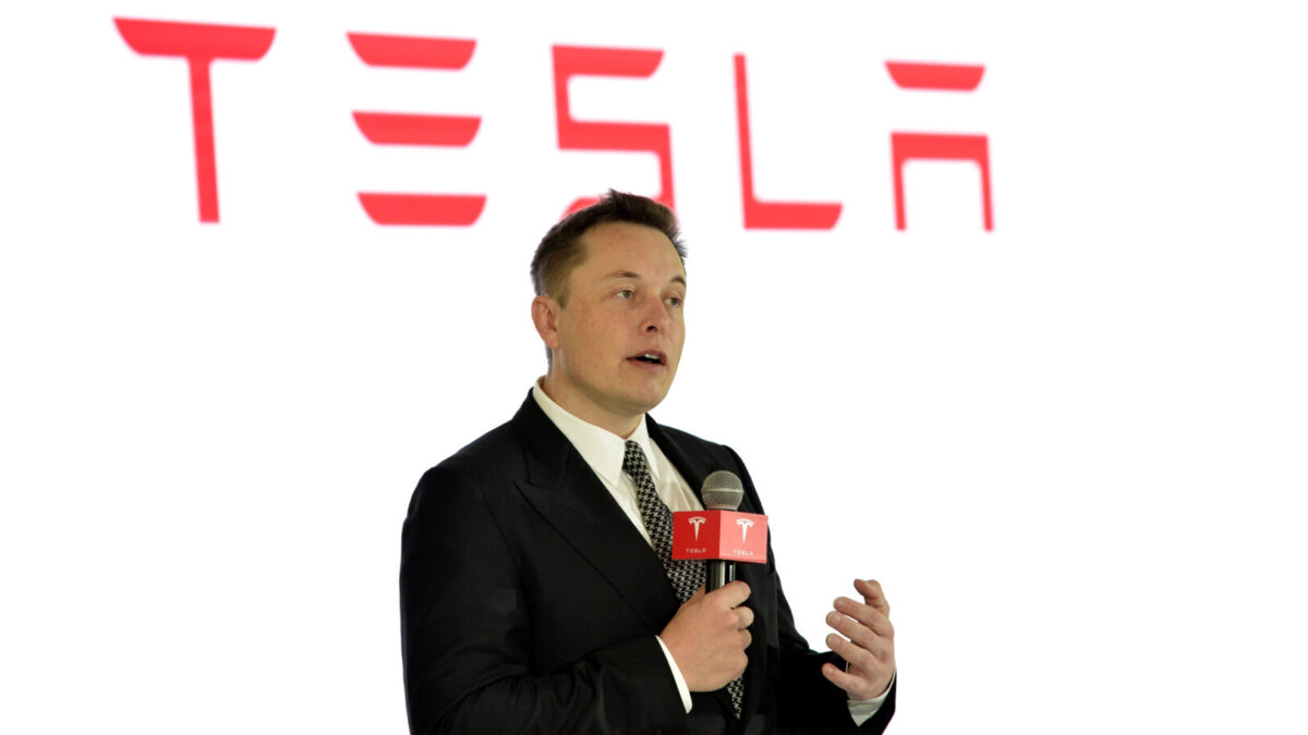 Маск: Tesla и SpaceX разгледуваат можно спојување